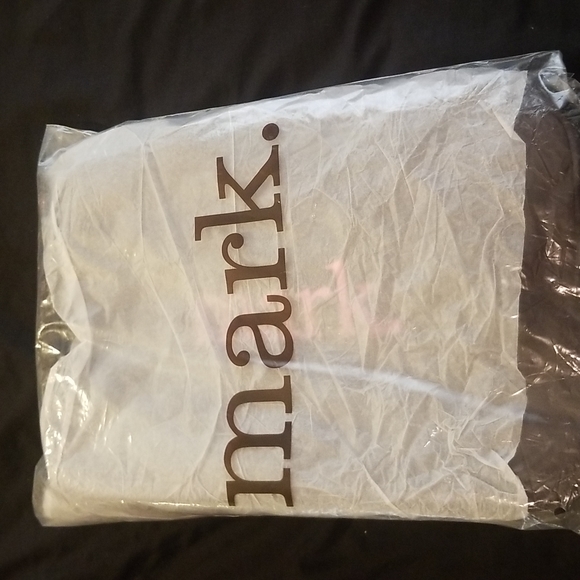 New mark.  Mark up case by Avon - Picture 6 of 16